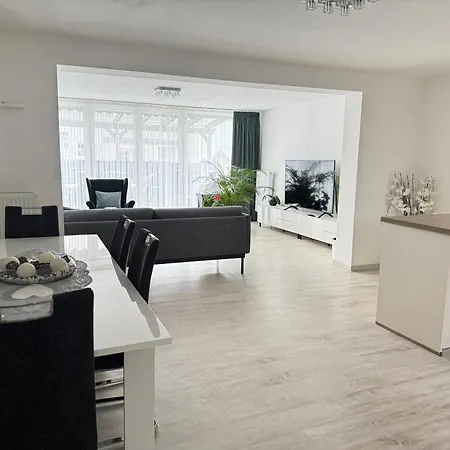 Apartment Haus In Mittelfeld *